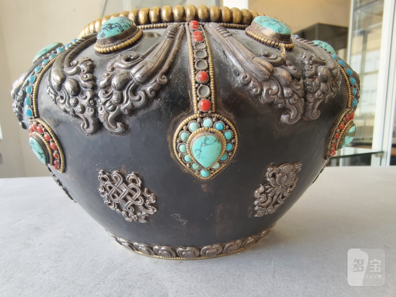 A PARCEL-GILT SILVER AND SEMI-PRECIOUS STONE INLAID METAL BOWL - 图12
